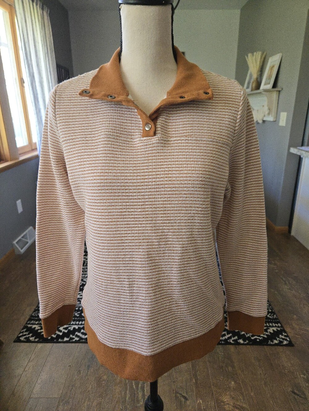 Small Womens 1/4 Snap Sweatshirt